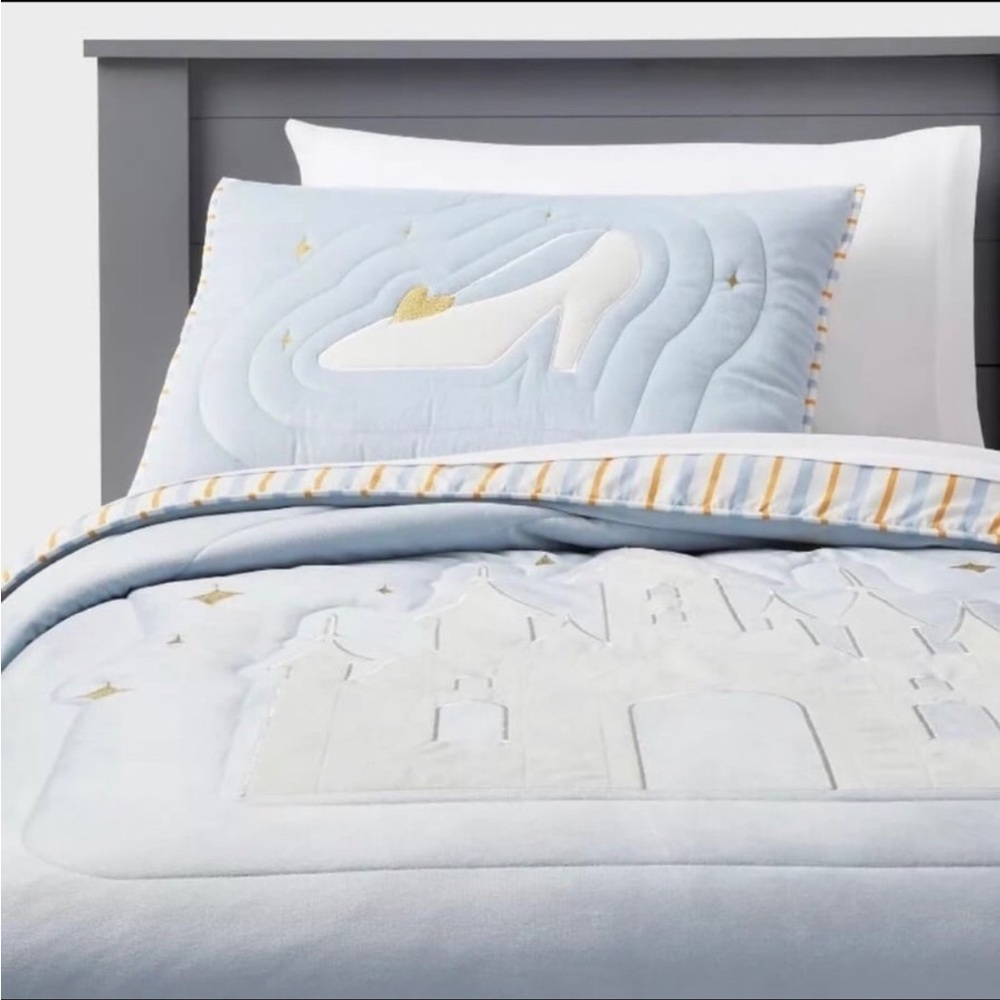 Full/Queen Princess Castle Kids' Quilt - The Disney Collection by Pillowfort